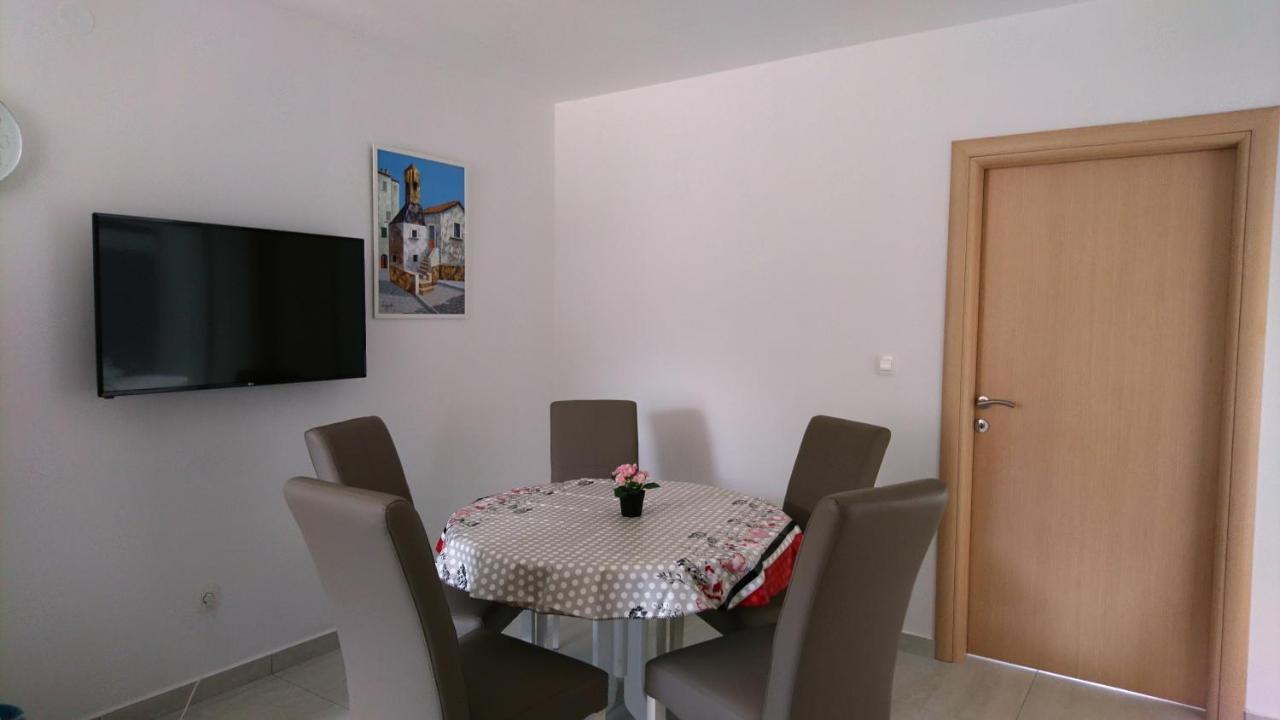 Colic Appartement Njivice Buitenkant foto
