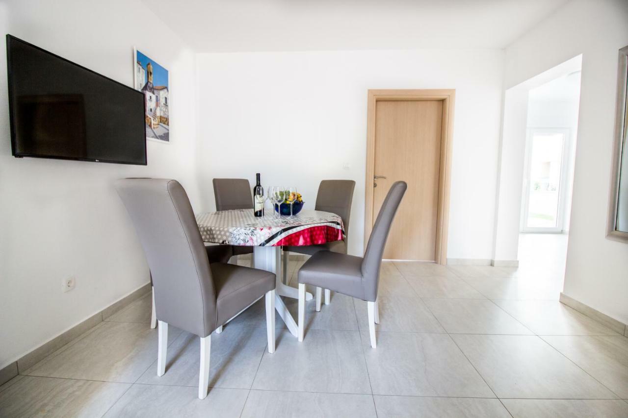 Colic Appartement Njivice Buitenkant foto