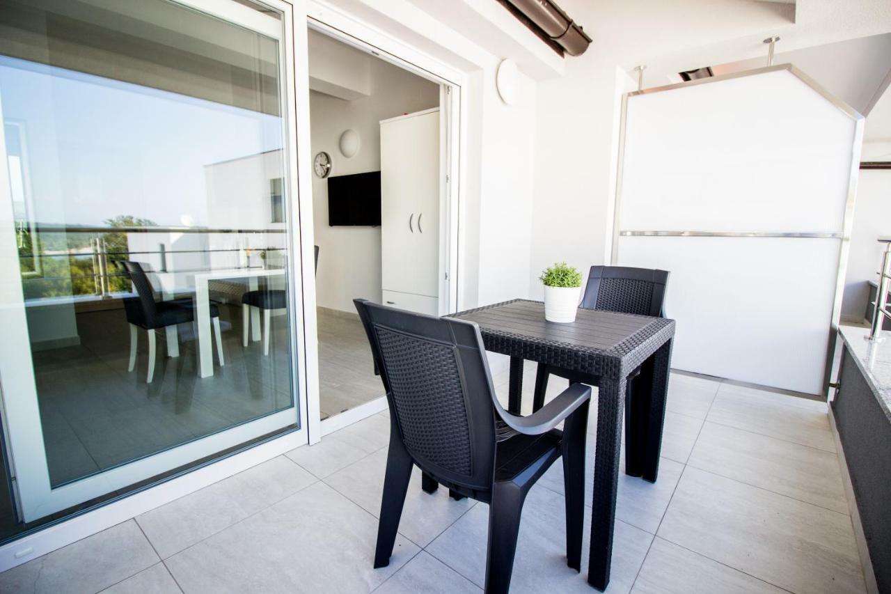 Colic Appartement Njivice Buitenkant foto