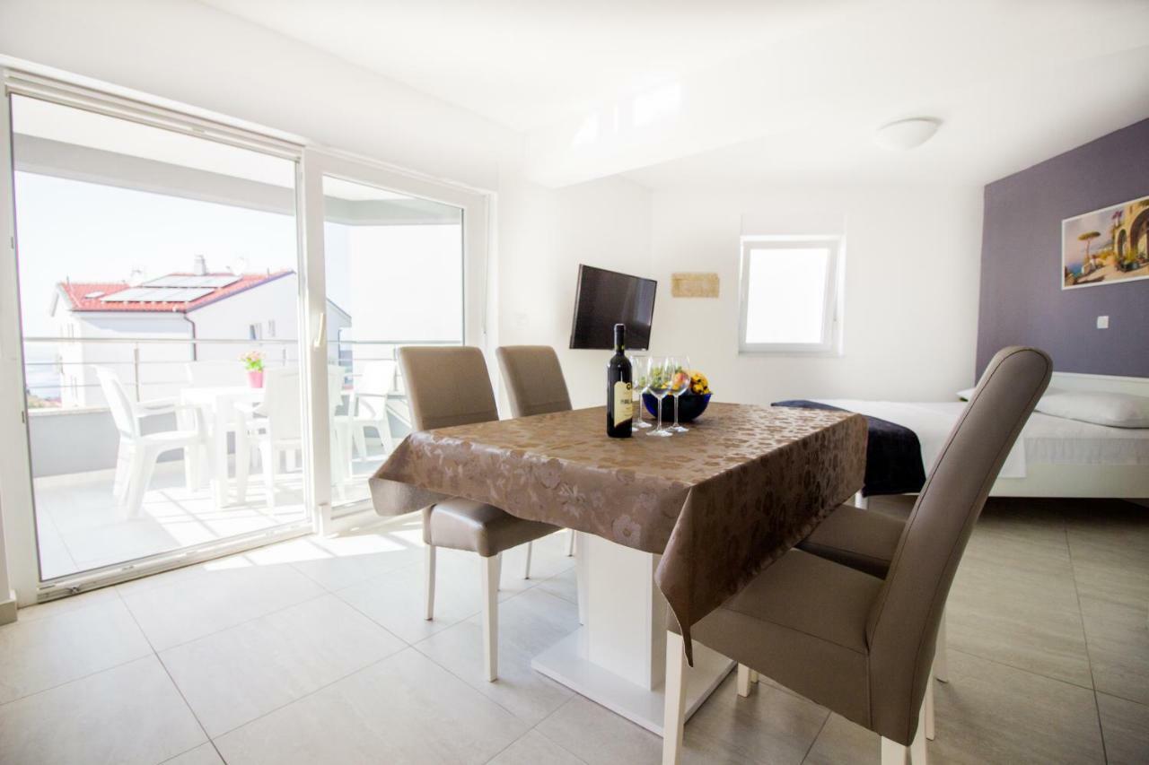 Colic Appartement Njivice Buitenkant foto