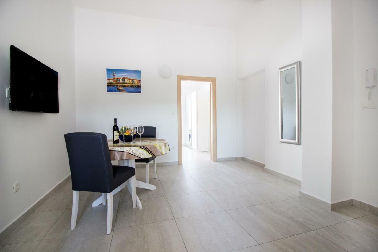 Colic Appartement Njivice Buitenkant foto