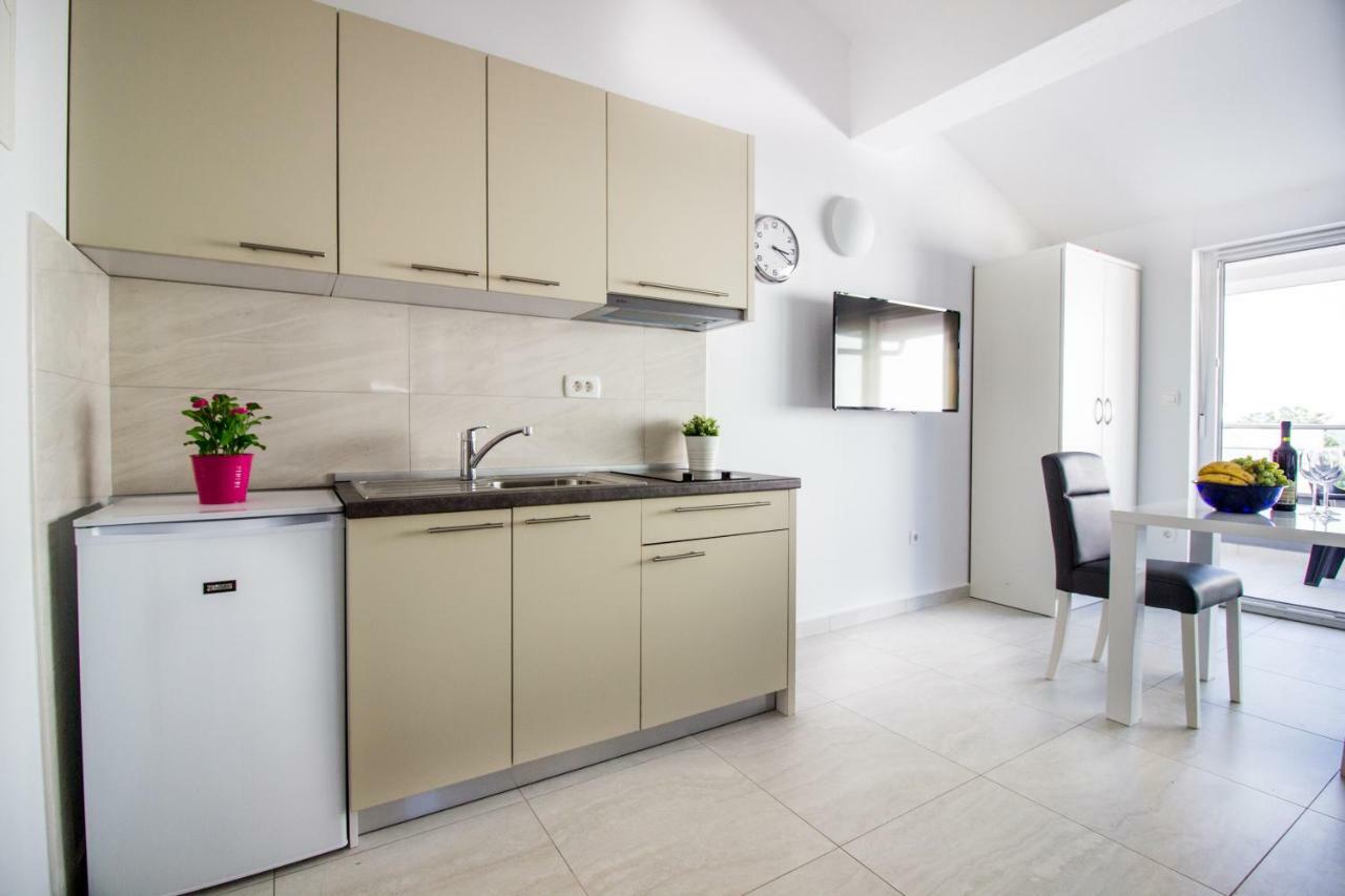 Colic Appartement Njivice Buitenkant foto